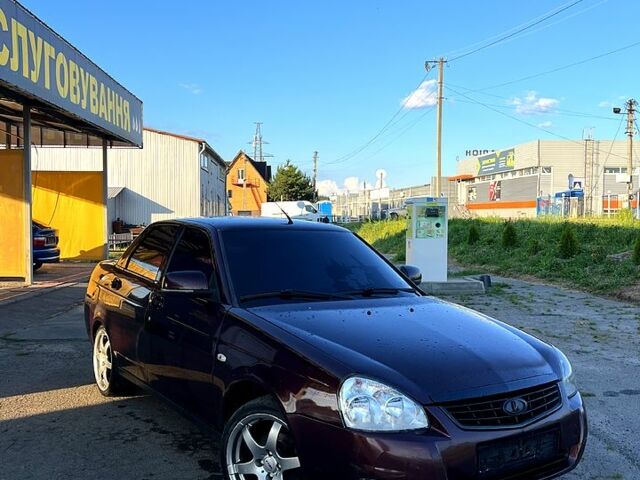 Красный ВАЗ Priora, объемом двигателя 1.6 л и пробегом 310 тыс. км за 2200 $, фото 1 на Automoto.ua