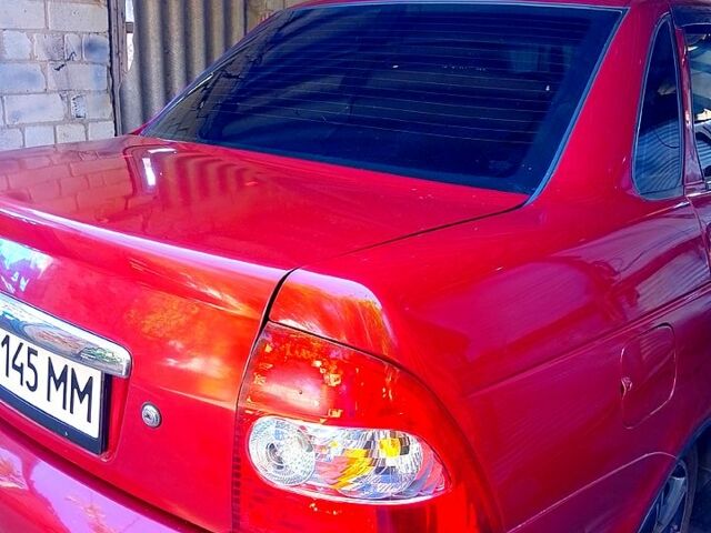 Красный ВАЗ Priora, объемом двигателя 1.6 л и пробегом 150 тыс. км за 2900 $, фото 1 на Automoto.ua