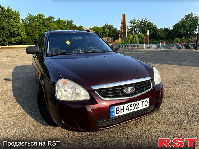 Красный ВАЗ Priora, объемом двигателя 1.6 л и пробегом 171 тыс. км за 3500 $, фото 1 на Automoto.ua