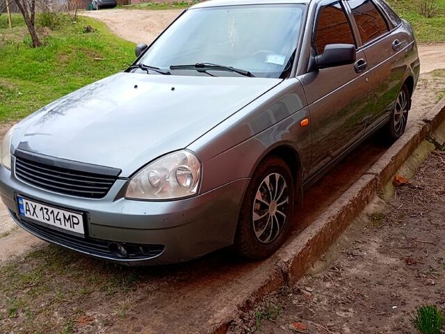 Серый ВАЗ Priora, объемом двигателя 1.6 л и пробегом 180 тыс. км за 2800 $, фото 1 на Automoto.ua