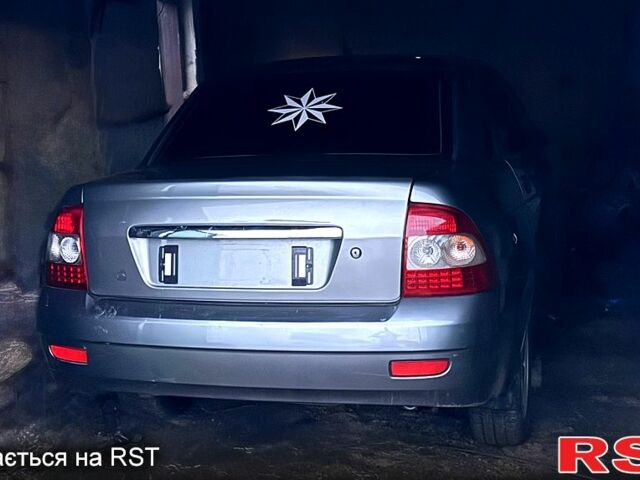 Сірий ВАЗ Priora, об'ємом двигуна 1.6 л та пробігом 173 тис. км за 2000 $, фото 1 на Automoto.ua