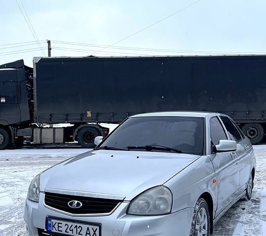 Серый ВАЗ Priora, объемом двигателя 1.6 л и пробегом 283 тыс. км за 3300 $, фото 1 на Automoto.ua