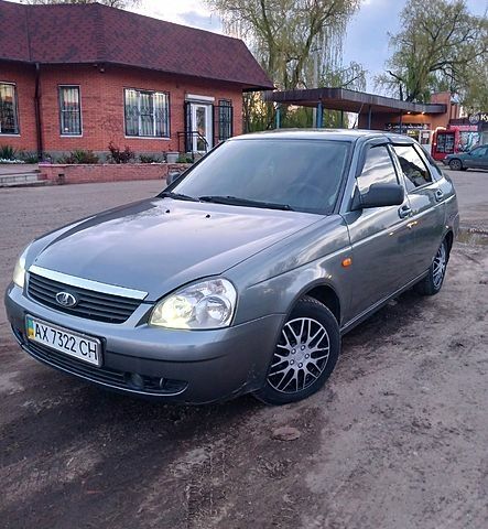 Серый ВАЗ Priora, объемом двигателя 1.6 л и пробегом 170 тыс. км за 3000 $, фото 1 на Automoto.ua