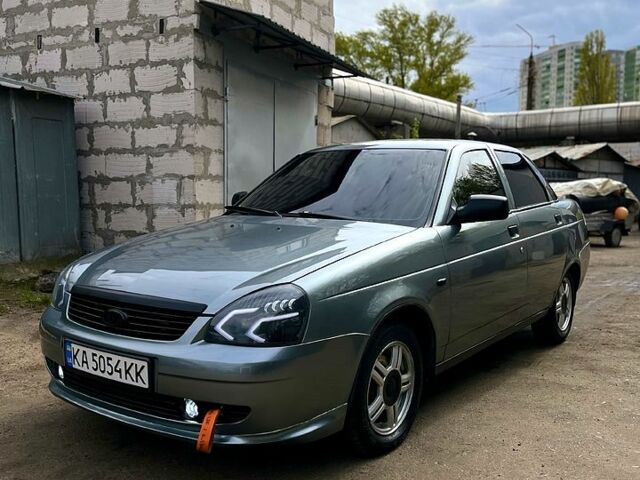 Серый ВАЗ Priora, объемом двигателя 1.6 л и пробегом 270 тыс. км за 3800 $, фото 1 на Automoto.ua