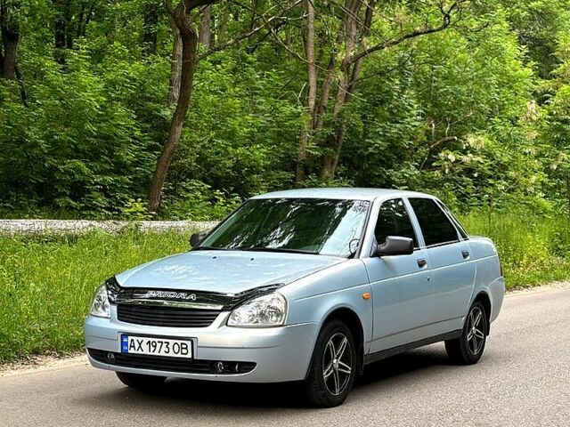 Серый ВАЗ Priora, объемом двигателя 1.6 л и пробегом 170 тыс. км за 2350 $, фото 1 на Automoto.ua