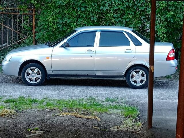 Серый ВАЗ Priora, объемом двигателя 1.6 л и пробегом 220 тыс. км за 2000 $, фото 1 на Automoto.ua