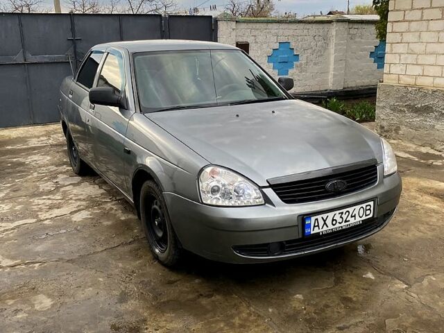 Сірий ВАЗ Priora, об'ємом двигуна 1.6 л та пробігом 240 тис. км за 1750 $, фото 1 на Automoto.ua