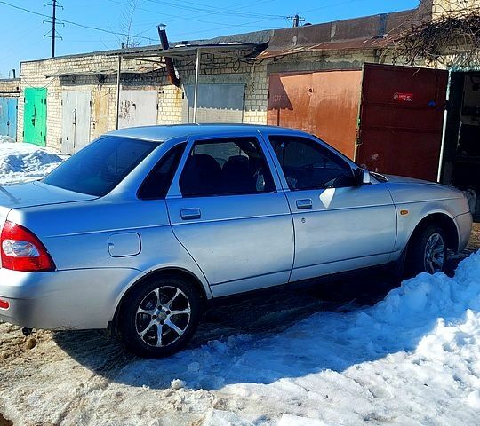 Сірий ВАЗ Priora, об'ємом двигуна 1.6 л та пробігом 300 тис. км за 2300 $, фото 1 на Automoto.ua