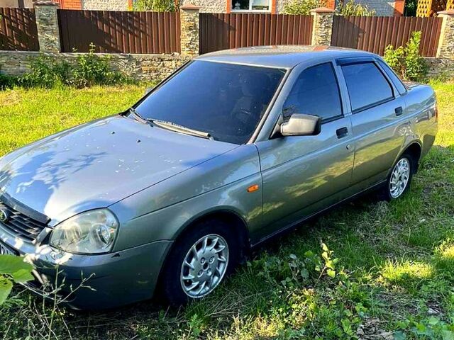 Серый ВАЗ Priora, объемом двигателя 1.6 л и пробегом 280 тыс. км за 2250 $, фото 1 на Automoto.ua