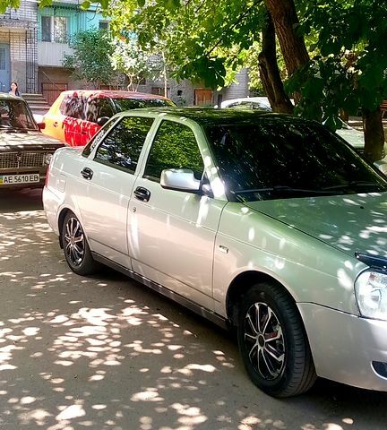 Серый ВАЗ Priora, объемом двигателя 1.6 л и пробегом 284 тыс. км за 2050 $, фото 1 на Automoto.ua