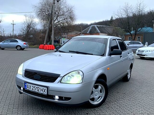 Серый ВАЗ Priora, объемом двигателя 1.6 л и пробегом 200 тыс. км за 3000 $, фото 1 на Automoto.ua