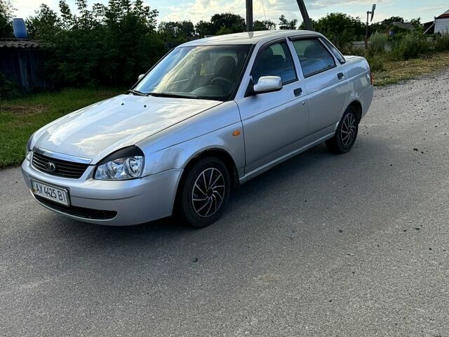Сірий ВАЗ Priora, об'ємом двигуна 1.6 л та пробігом 200 тис. км за 2100 $, фото 1 на Automoto.ua