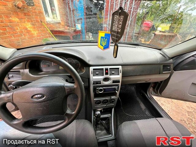 Сірий ВАЗ Priora, об'ємом двигуна 1.6 л та пробігом 287 тис. км за 2500 $, фото 1 на Automoto.ua