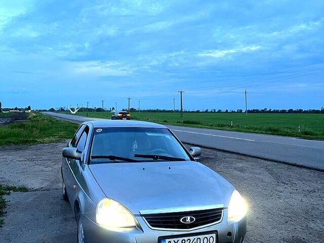 Сірий ВАЗ Priora, об'ємом двигуна 1.6 л та пробігом 300 тис. км за 2100 $, фото 1 на Automoto.ua