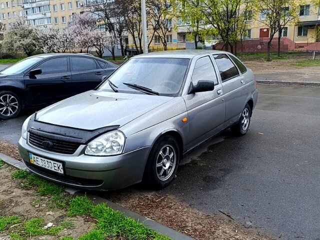 Серый ВАЗ Priora, объемом двигателя 1.6 л и пробегом 196 тыс. км за 1750 $, фото 1 на Automoto.ua