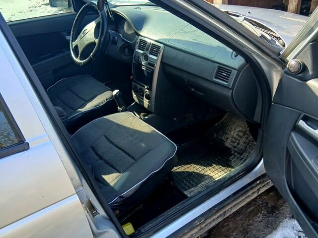 Серый ВАЗ Priora, объемом двигателя 1.6 л и пробегом 294 тыс. км за 1800 $, фото 1 на Automoto.ua