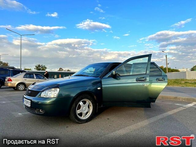 Зелений ВАЗ Priora, об'ємом двигуна 1.6 л та пробігом 210 тис. км за 3000 $, фото 1 на Automoto.ua