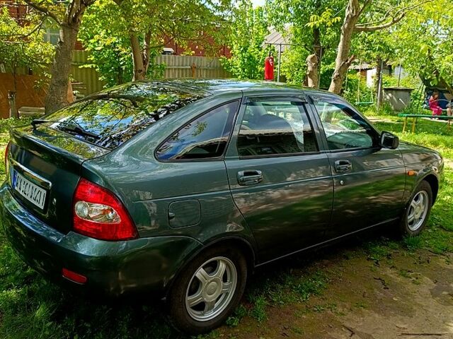 Зеленый ВАЗ Priora, объемом двигателя 1.6 л и пробегом 80 тыс. км за 4100 $, фото 1 на Automoto.ua