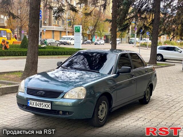 Зеленый ВАЗ Priora, объемом двигателя 1.6 л и пробегом 300 тыс. км за 1450 $, фото 1 на Automoto.ua