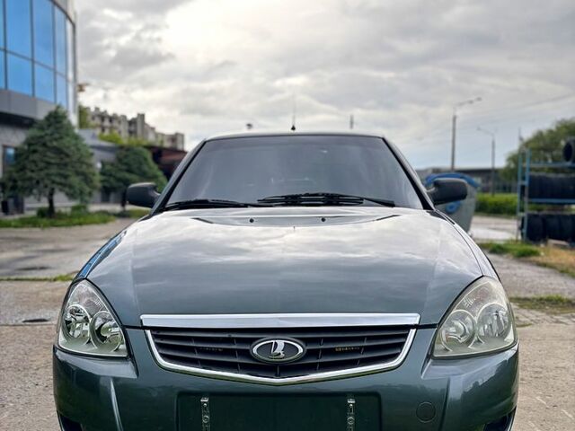 Зелений ВАЗ Priora, об'ємом двигуна 1.6 л та пробігом 327 тис. км за 3800 $, фото 1 на Automoto.ua
