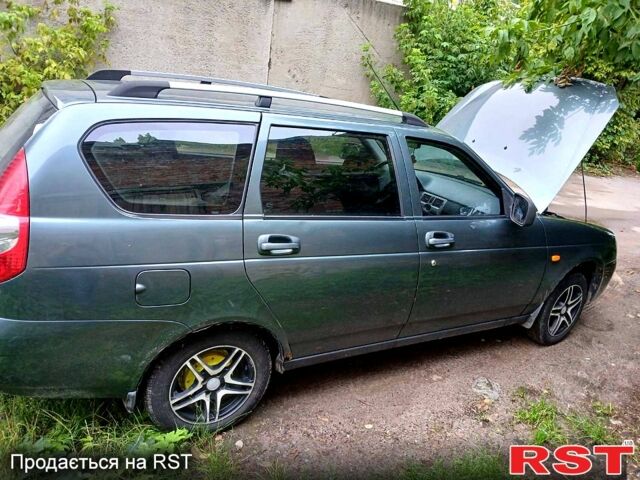 Зеленый ВАЗ Priora, объемом двигателя 1.6 л и пробегом 200 тыс. км за 2000 $, фото 1 на Automoto.ua