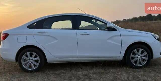 Білий ВАЗ Веста, об'ємом двигуна 1.6 л та пробігом 30 тис. км за 9000 $, фото 1 на Automoto.ua