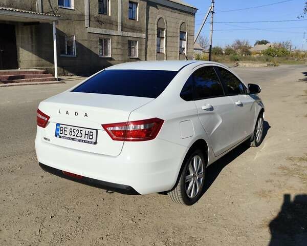 Белый ВАЗ Веста, объемом двигателя 1.6 л и пробегом 50 тыс. км за 9000 $, фото 1 на Automoto.ua