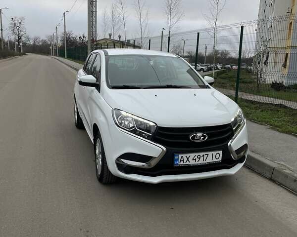 Білий ВАЗ XRay, об'ємом двигуна 1.6 л та пробігом 59 тис. км за 7976 $, фото 1 на Automoto.ua