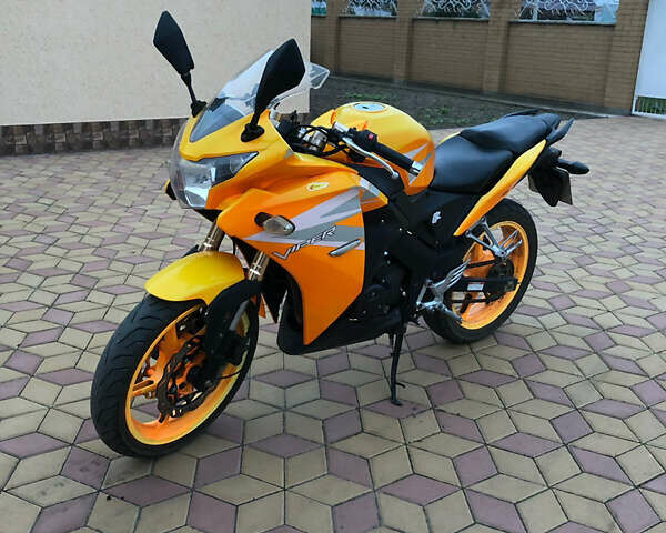 Вайпер V 250CR, объемом двигателя 0 л и пробегом 15 тыс. км за 1500 $, фото 1 на Automoto.ua