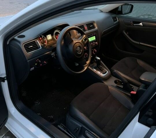 Белый Фольксваген 1600, объемом двигателя 2 л и пробегом 230 тыс. км за 9750 $, фото 1 на Automoto.ua