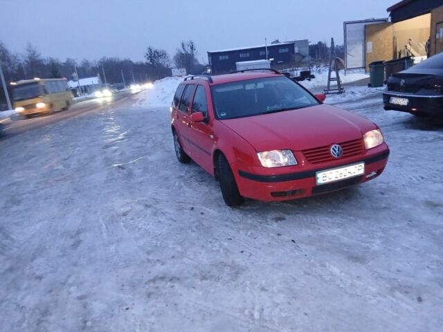 Красный Фольксваген 1600, объемом двигателя 1.6 л и пробегом 197 тыс. км за 3750 $, фото 1 на Automoto.ua