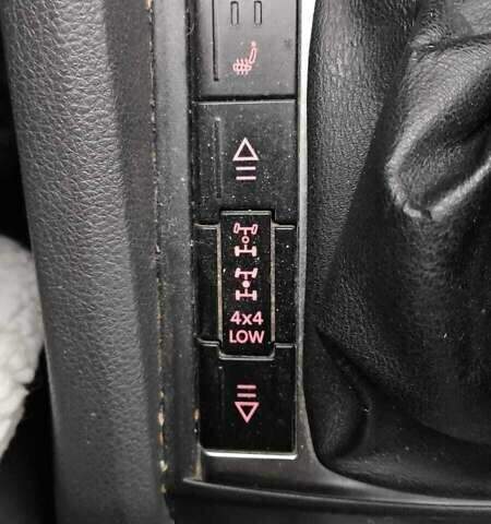 Білий Фольксваген Амарок, об'ємом двигуна 1.97 л та пробігом 241 тис. км за 20075 $, фото 1 на Automoto.ua