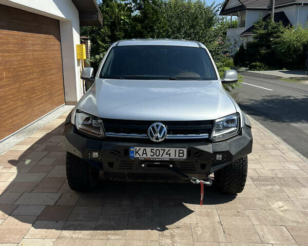 Серый Фольксваген Амарок, объемом двигателя 1.97 л и пробегом 300 тыс. км за 25000 $, фото 1 на Automoto.ua