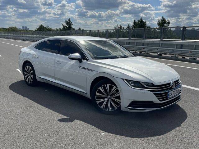 Белый Фольксваген Arteon, объемом двигателя 2 л и пробегом 155 тыс. км за 29999 $, фото 1 на Automoto.ua