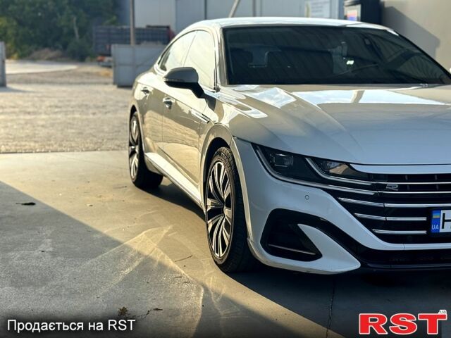 Белый Фольксваген Arteon, объемом двигателя 2 л и пробегом 125 тыс. км за 23999 $, фото 1 на Automoto.ua