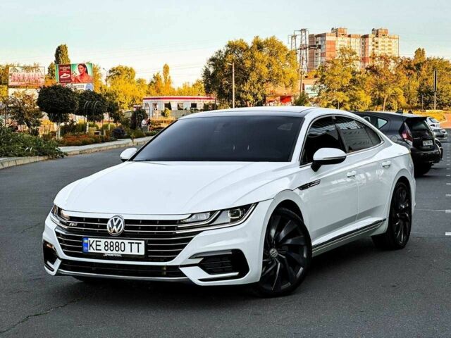 Белый Фольксваген Arteon, объемом двигателя 2 л и пробегом 46 тыс. км за 22000 $, фото 1 на Automoto.ua