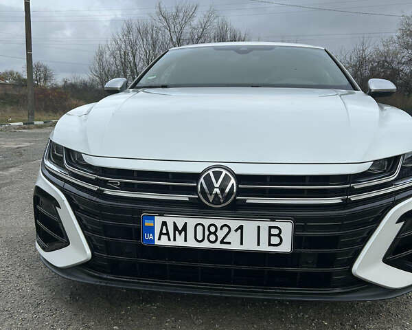 Белый Фольксваген Arteon, объемом двигателя 1.98 л и пробегом 28 тыс. км за 52000 $, фото 1 на Automoto.ua