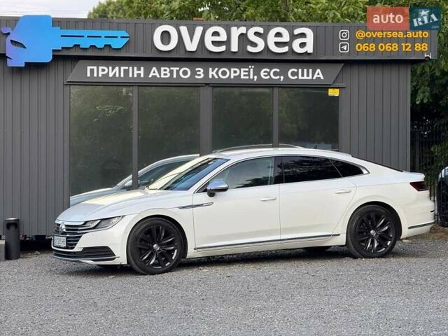 Белый Фольксваген Arteon, объемом двигателя 2 л и пробегом 229 тыс. км за 22000 $, фото 1 на Automoto.ua