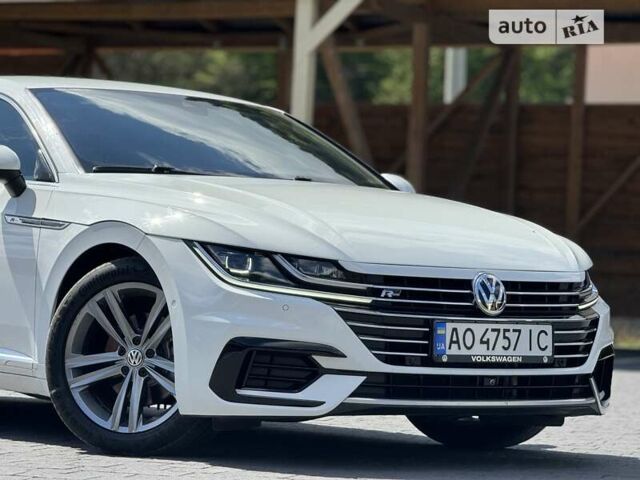 Белый Фольксваген Arteon, объемом двигателя 2 л и пробегом 252 тыс. км за 26000 $, фото 1 на Automoto.ua