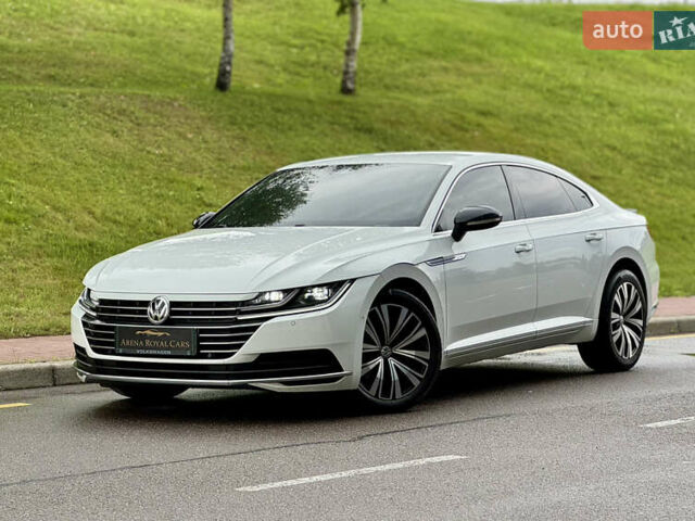 Белый Фольксваген Arteon, объемом двигателя 2 л и пробегом 206 тыс. км за 24500 $, фото 1 на Automoto.ua