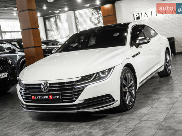 Белый Фольксваген Arteon, объемом двигателя 2 л и пробегом 63 тыс. км за 27900 $, фото 1 на Automoto.ua