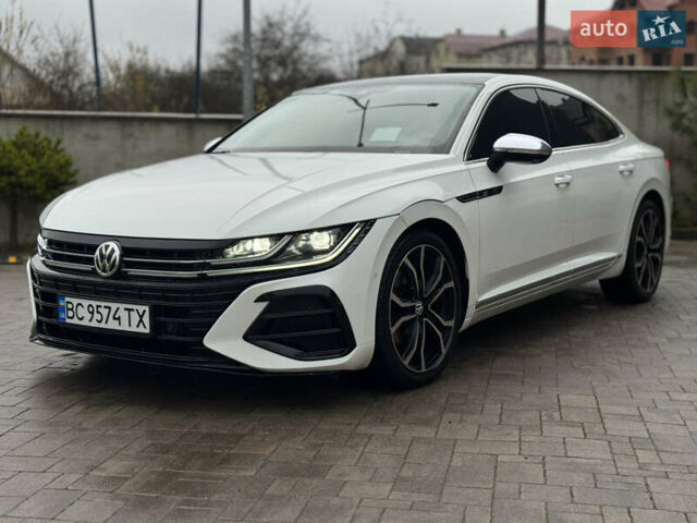 Белый Фольксваген Arteon, объемом двигателя 2 л и пробегом 93 тыс. км за 25200 $, фото 1 на Automoto.ua