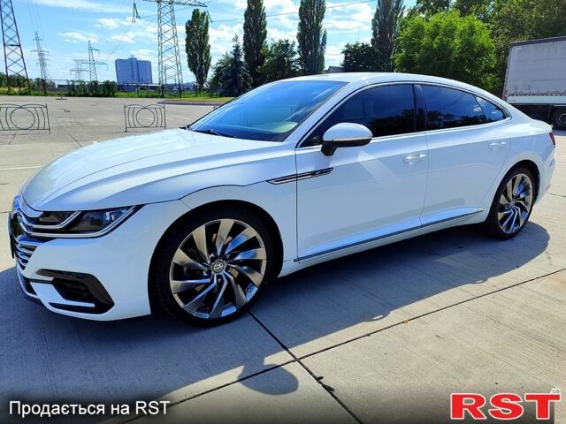 Белый Фольксваген Arteon, объемом двигателя 2 л и пробегом 157 тыс. км за 22500 $, фото 1 на Automoto.ua