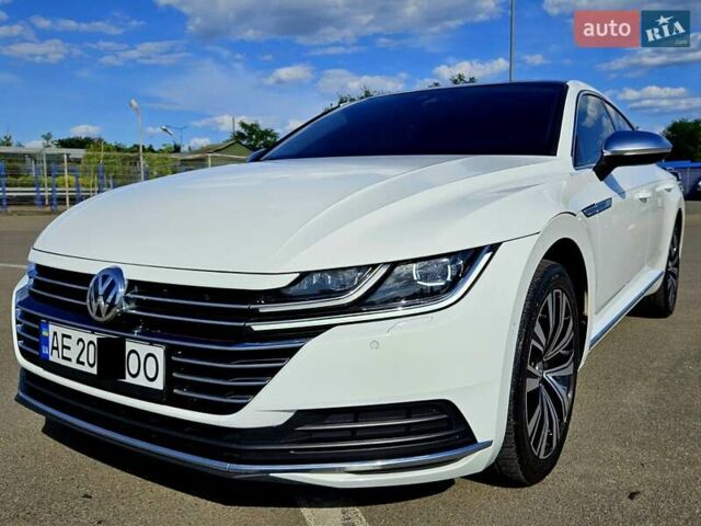 Білий Фольксваген Arteon, об'ємом двигуна 2 л та пробігом 150 тис. км за 27900 $, фото 1 на Automoto.ua