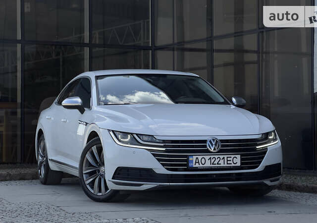 Белый Фольксваген Arteon, объемом двигателя 2 л и пробегом 259 тыс. км за 23700 $, фото 1 на Automoto.ua