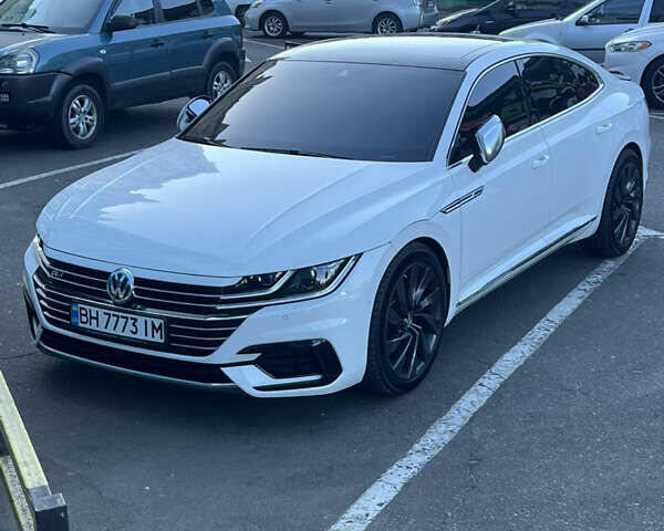 Белый Фольксваген Arteon, объемом двигателя 2 л и пробегом 38 тыс. км за 32000 $, фото 1 на Automoto.ua
