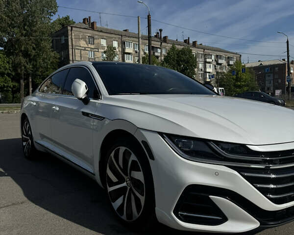 Белый Фольксваген Arteon, объемом двигателя 1.98 л и пробегом 43 тыс. км за 31000 $, фото 1 на Automoto.ua