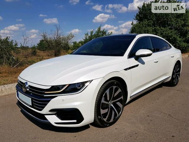 Белый Фольксваген Arteon, объемом двигателя 2 л и пробегом 14 тыс. км за 61500 $, фото 1 на Automoto.ua