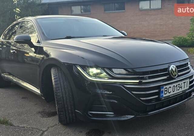 Черный Фольксваген Arteon, объемом двигателя 2 л и пробегом 127 тыс. км за 27999 $, фото 1 на Automoto.ua