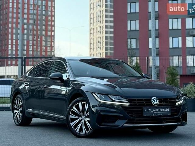 Серый Фольксваген Arteon, объемом двигателя 2 л и пробегом 88 тыс. км за 23900 $, фото 1 на Automoto.ua